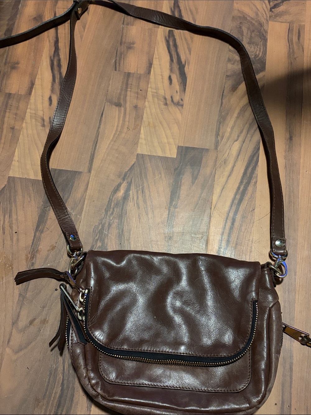 Classic Brown Leatherette Crossbody Bag with Front Zip
